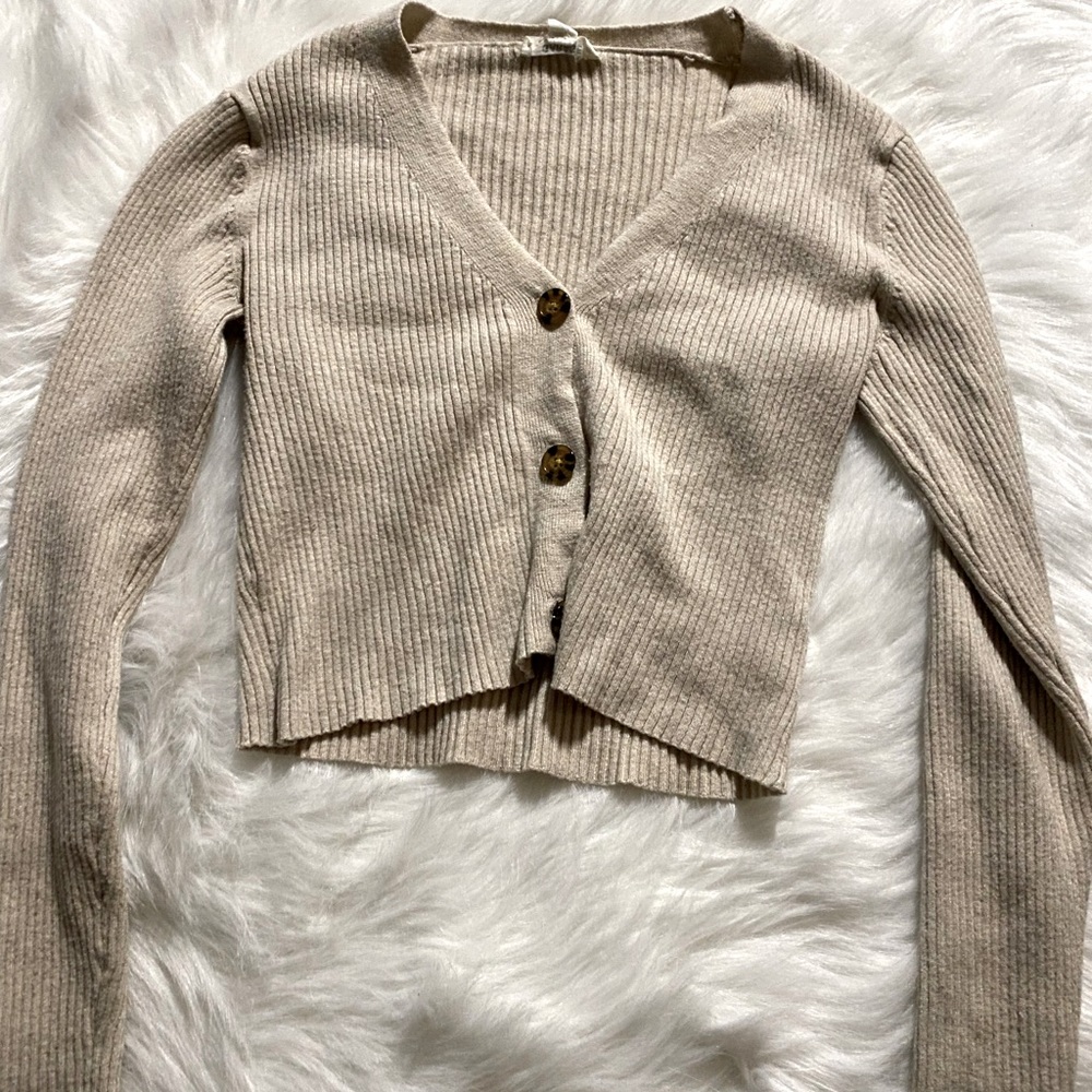 GARAGE Beige Cropped Cardigan. Buttons down the front, Size Small.